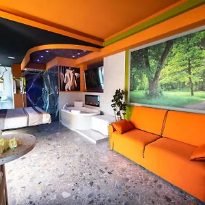 Garda Fantasy Jacuzzi Sauna Piscina , Desenzano del Garda Italia